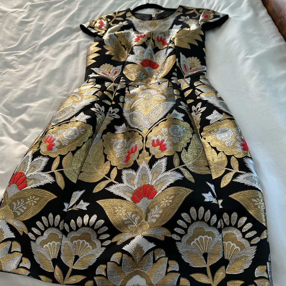 Embroidered metallic